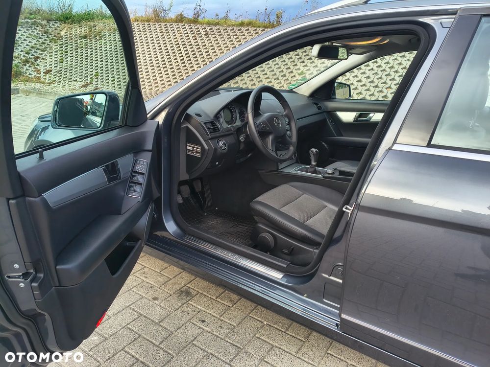 Mercedes-Benz Klasa C 180 Kompressor BlueEFFICIENCY Avantgarde - 40
