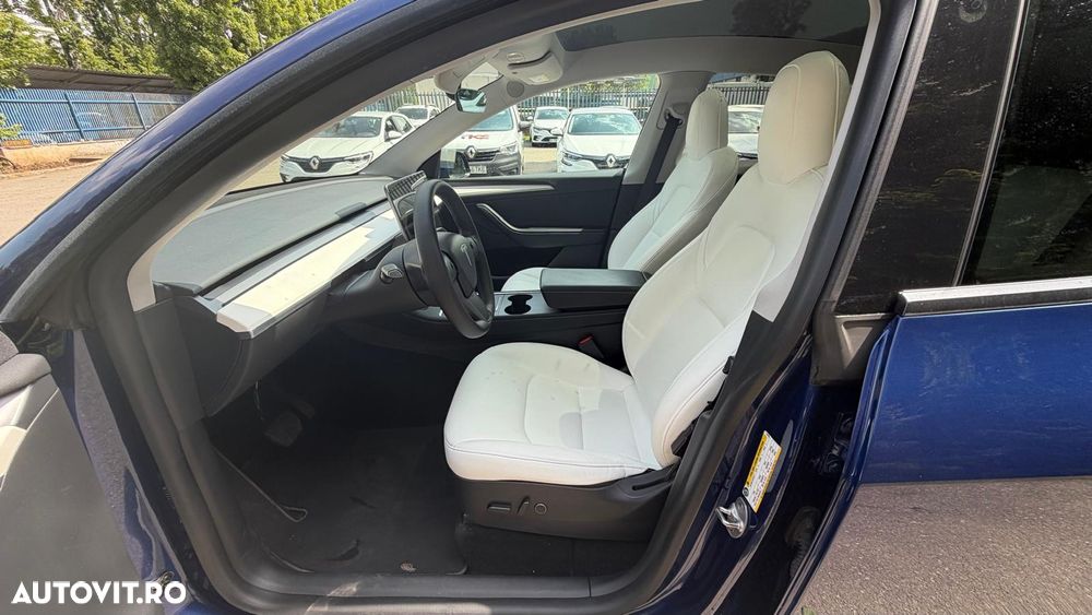 Tesla Model Y - 14