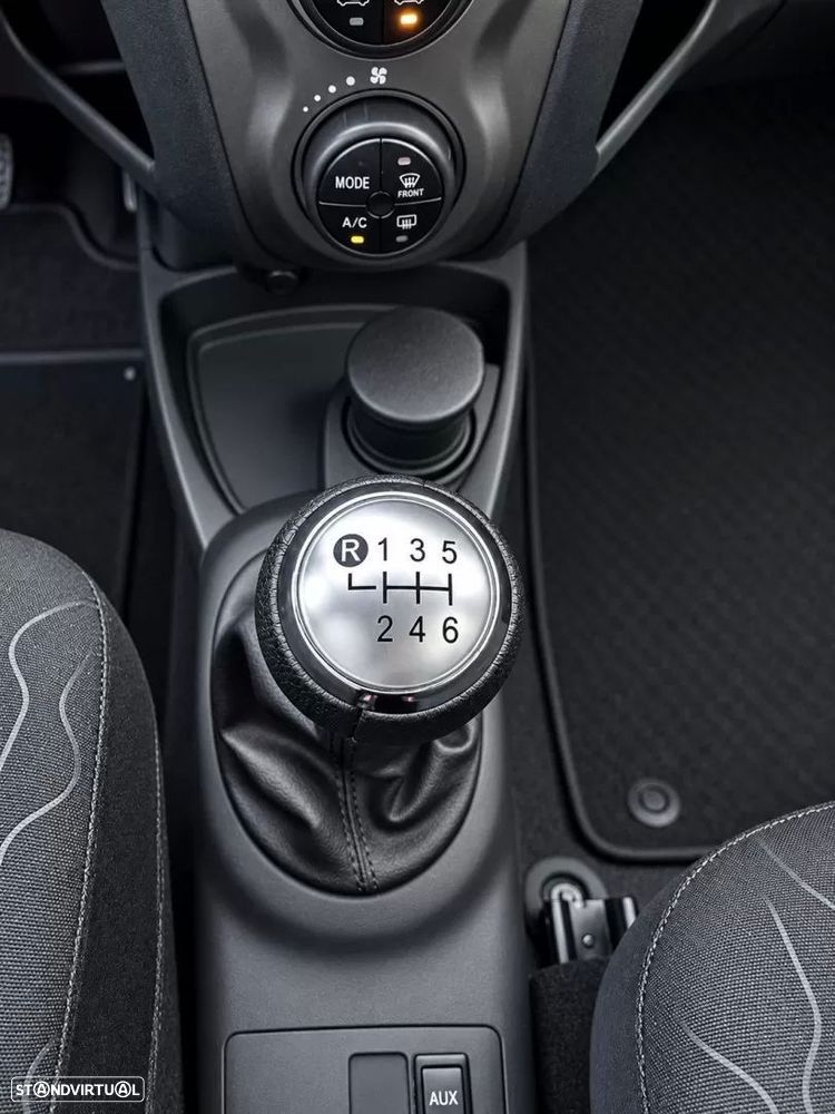 Toyota Yaris 1.4 D-4D Sol+AC+VSC - 17