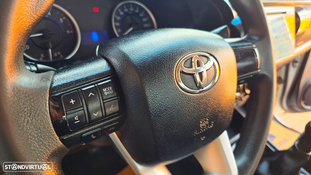 Toyota Hilux 2.4 D-4D 2WD CD Tracker - 16