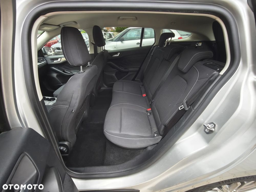 Ford Focus 1.5 EcoBlue Start-Stopp-System TITANIUM - 19