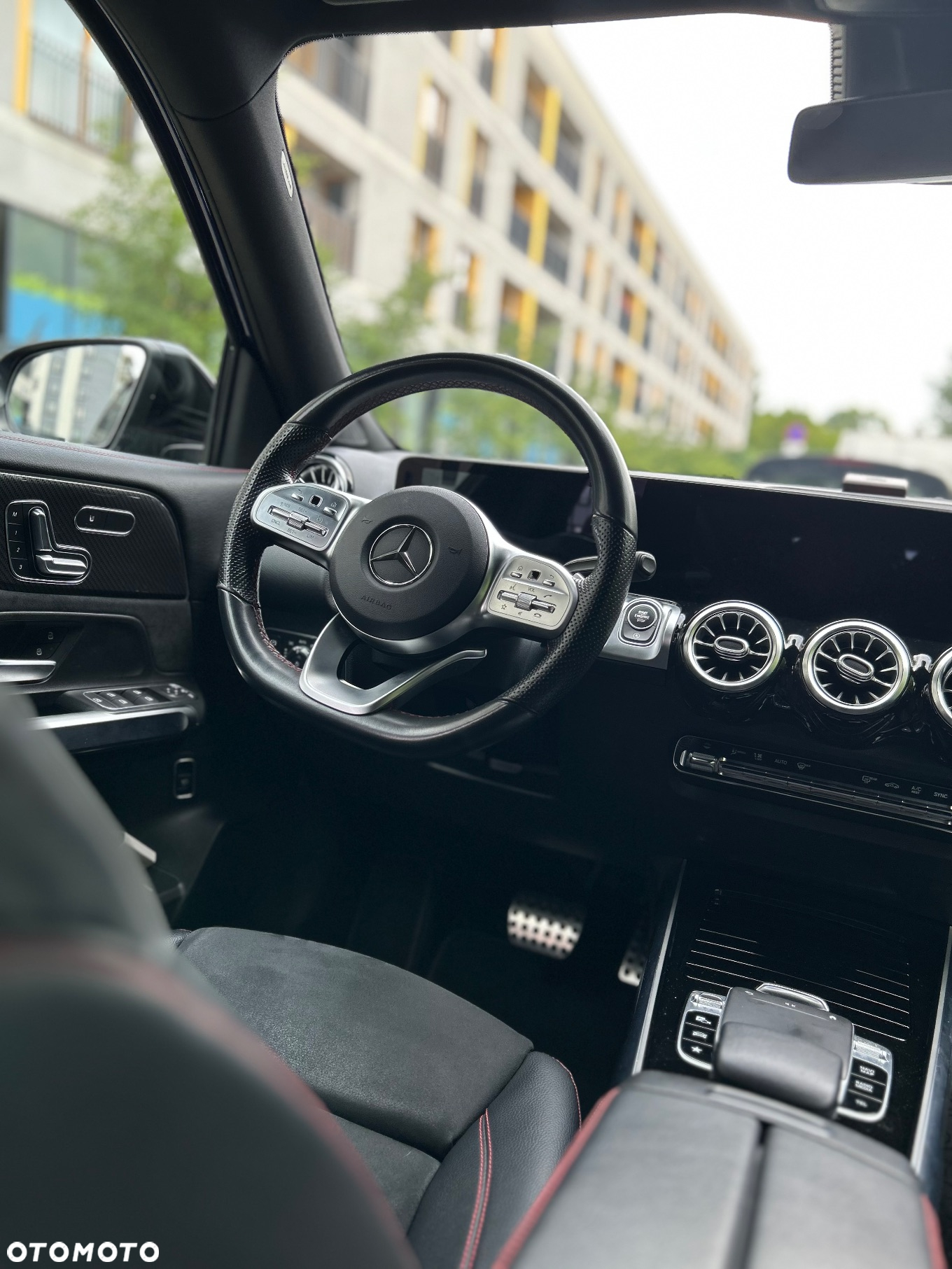 Mercedes-Benz GLB 250 4-Matic AMG Line 8G-DCT - 12