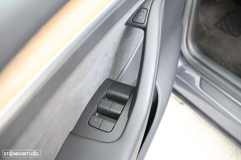 Tesla Model Y Long Range Dual Motor AWD - 17