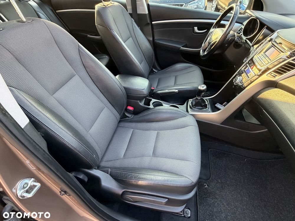 Hyundai i30 blue 1.6 GDI Passion - 32