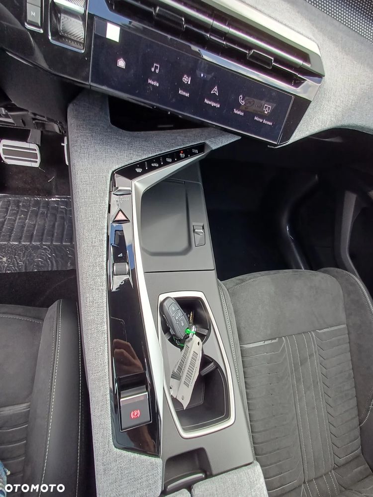 Peugeot 3008 1.2 PureTech mHEV GT S&S e-DCS6 - 18