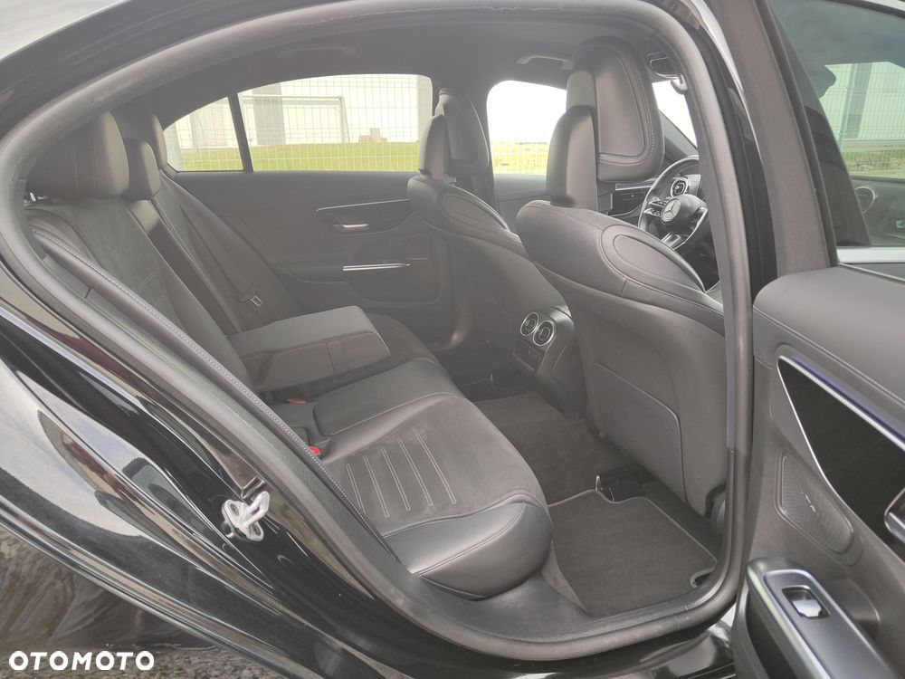 Mercedes-Benz Klasa C 300 d mHEV AMG - 13