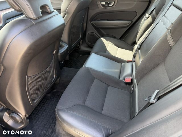 Volvo XC 60 T5 Momentum Pro - 8