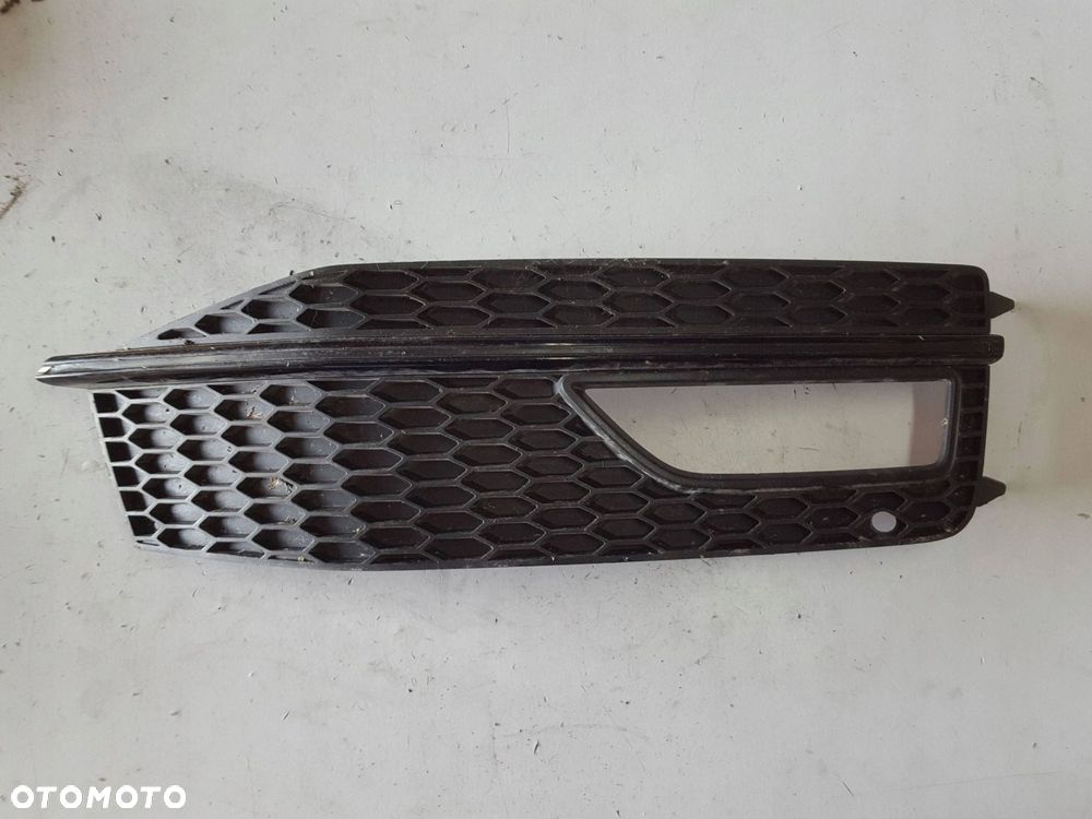 AUDI A4 B8 LIFT 11-15r S-LINE KRATKA ZDERZAKA PRAWA 8K0807682M - 1