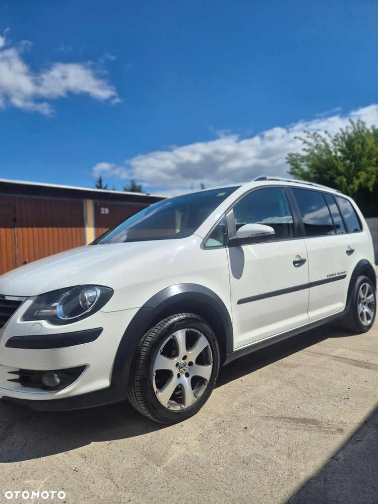Volkswagen Touran 1.4 TSI Cross DSG - 3