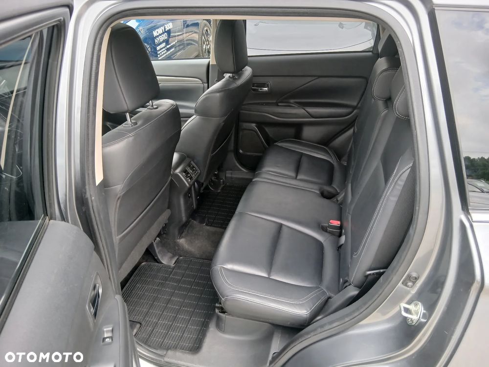 Mitsubishi Outlander 2.0 Instyle + 4WD CVT - 7