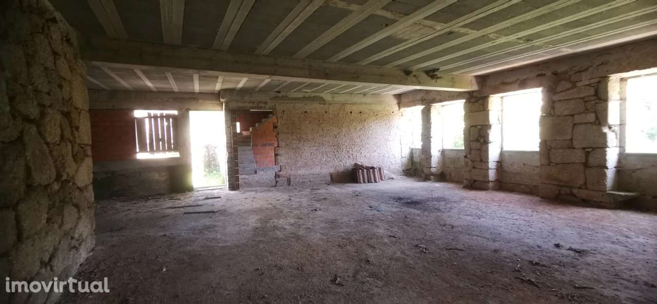 Moradia para recuperar em Sul, São Pedro do Sul - Grande imagem: 3/10