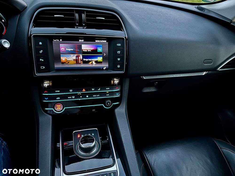 Jaguar F-Pace 2.0 i4D AWD Prestige - 29