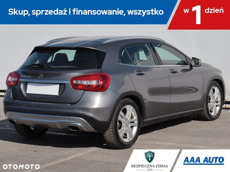 Mercedes-Benz GLA - 7