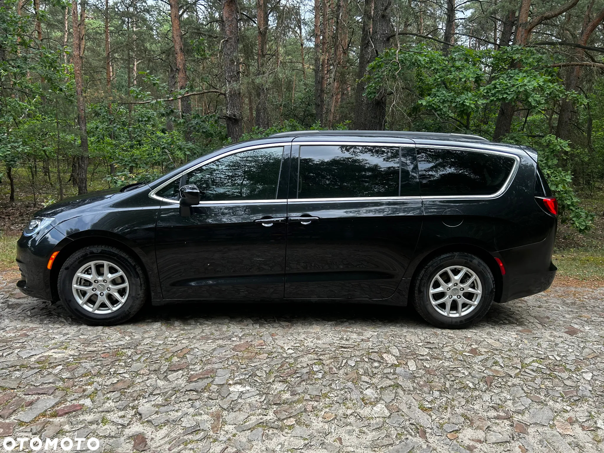 Chrysler Pacifica - 4