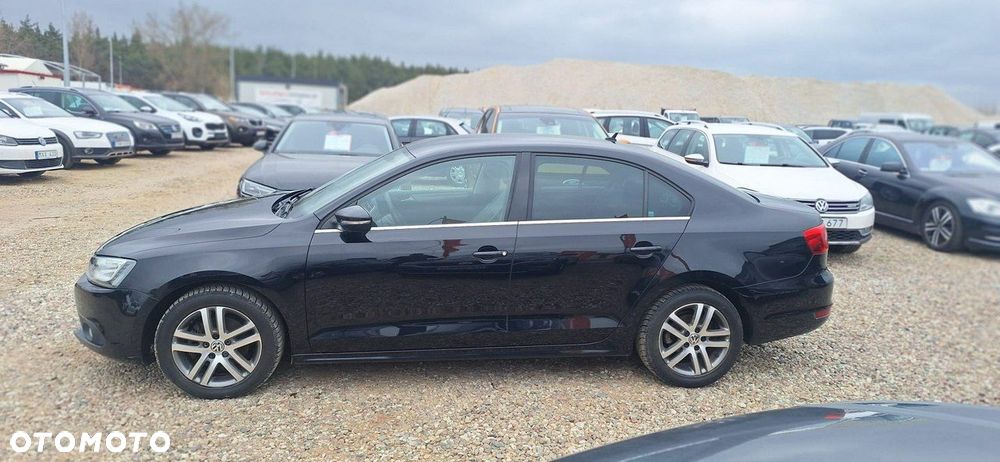 Volkswagen Jetta - 4