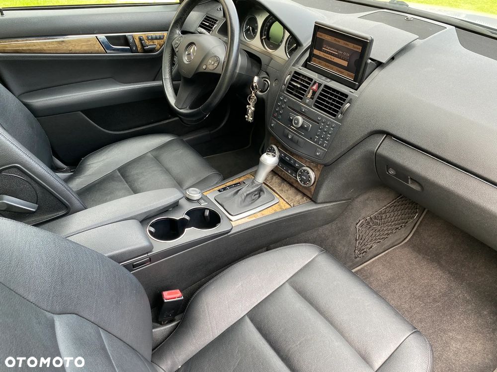 Mercedes-Benz Klasa C 300 Avantgarde 4-Matic - 23