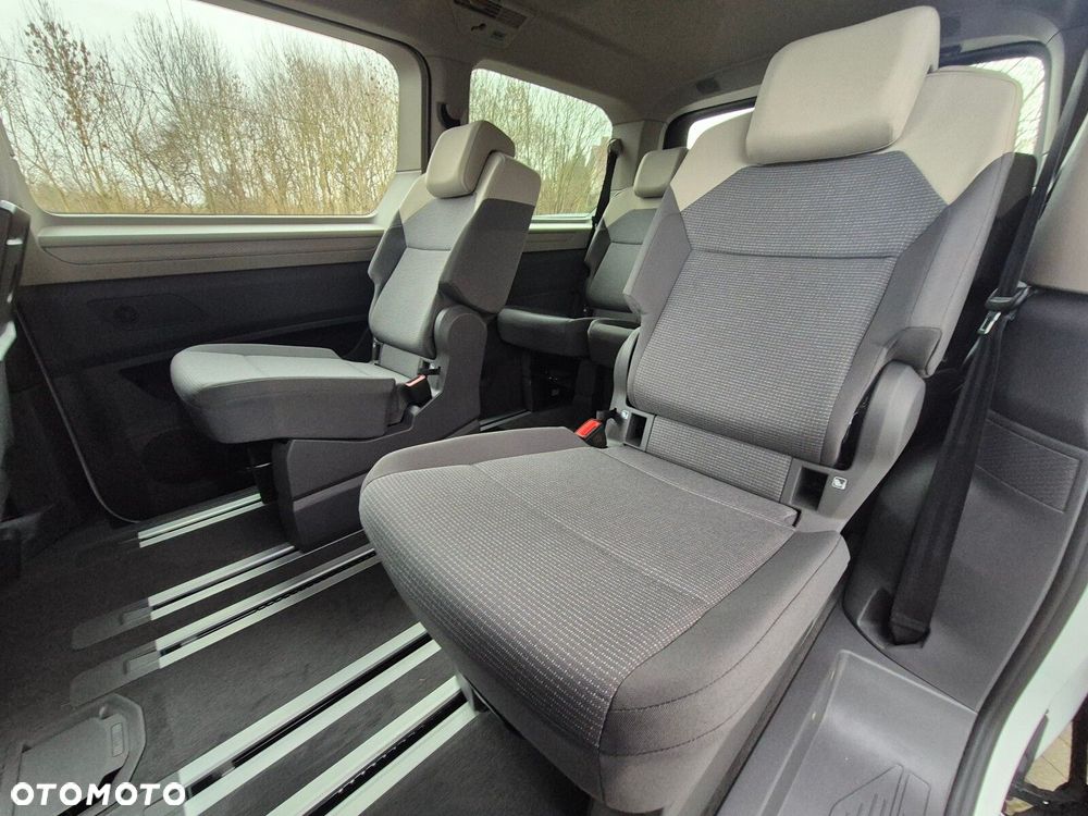 Volkswagen multivan Multivan Family L2 silnik: 2,0 l TDI SCR 150 KM / skrzynia biegów: 7-biegowa DSG rozstaw osi: 3124 mm - 19