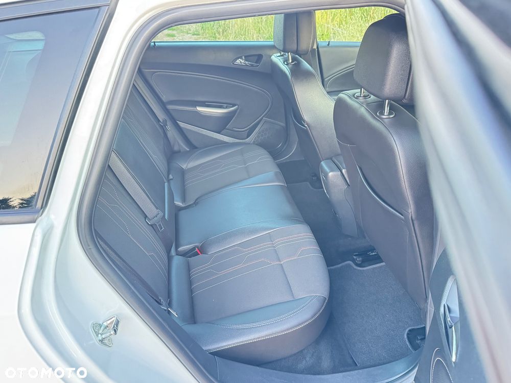 Opel Astra 1.4 T Edition 150 - 24