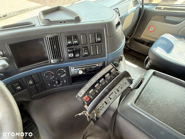 Volvo FM 300 6x2 Hds Hiab 144 - 9