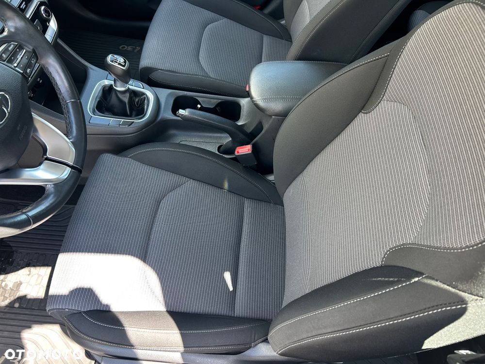 Hyundai i30 1.5 DPI Classic + - 12
