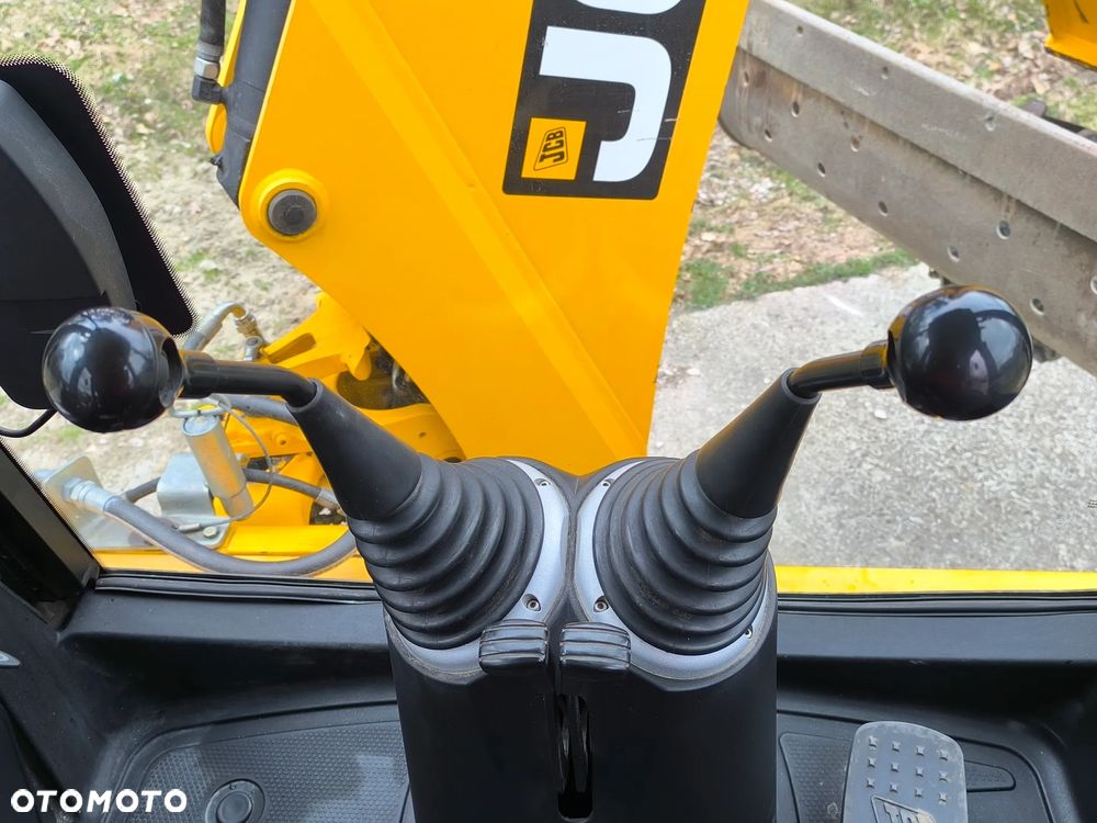 JCB 3CX - 11
