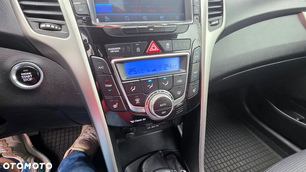 Hyundai i30 blue 1.6 CRDi Premium - 23