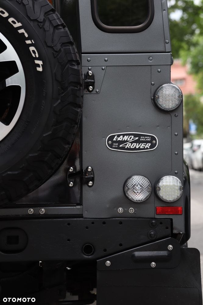 Land Rover Defender 90 2.2 TD4 E - 12