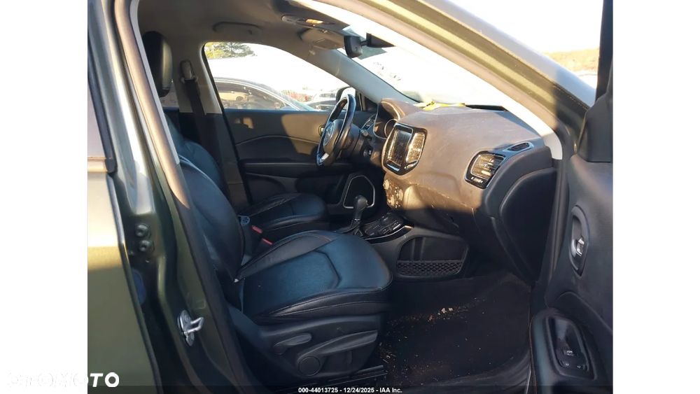 Jeep Compass - 10