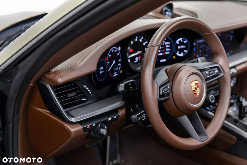 Porsche 911 Carrera 4 PDK - 32