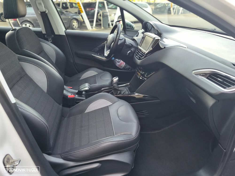 Peugeot 2008 1.2 PureTech Allure - 8