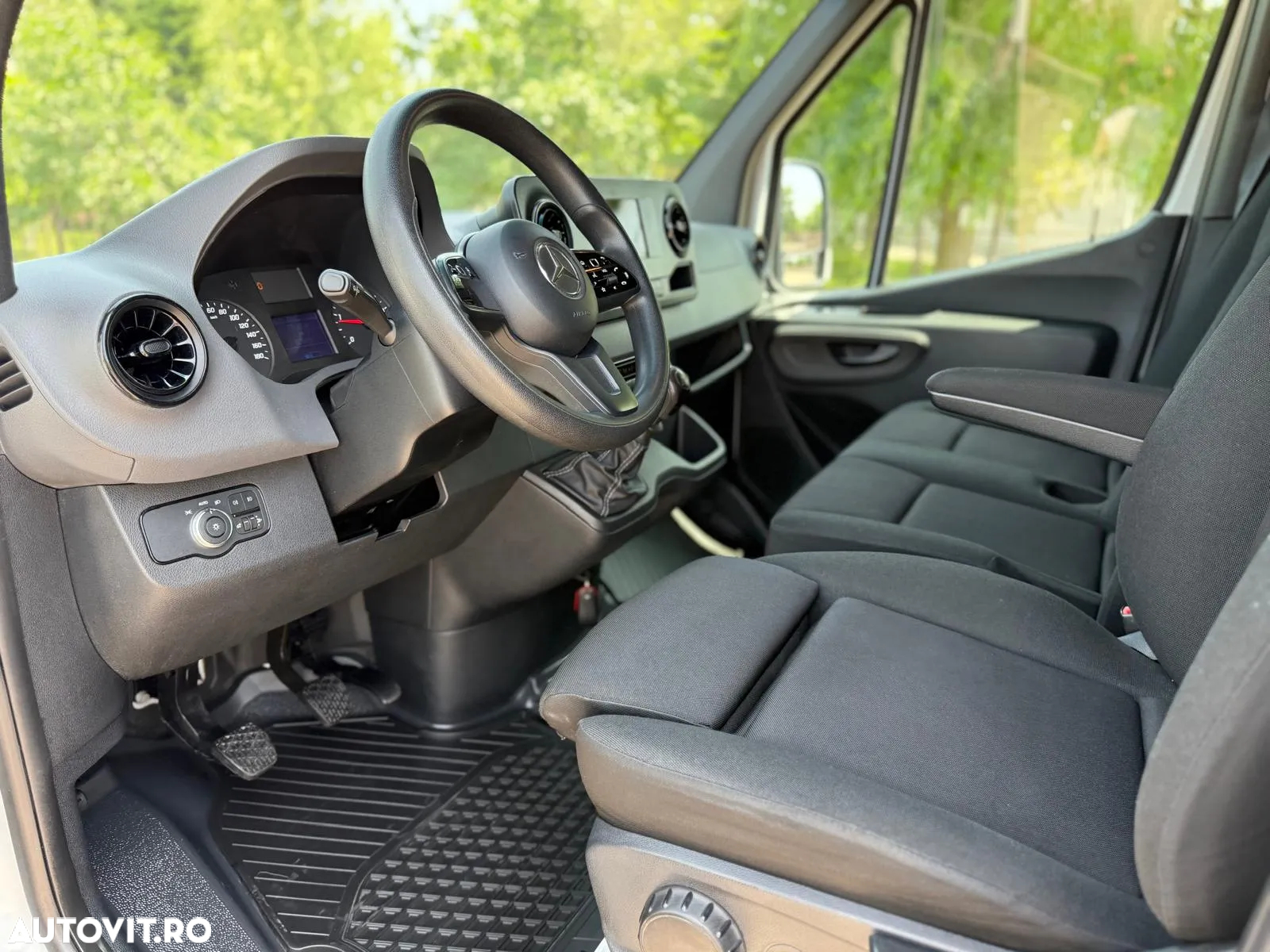 Mercedes-Benz Sprinter - 16