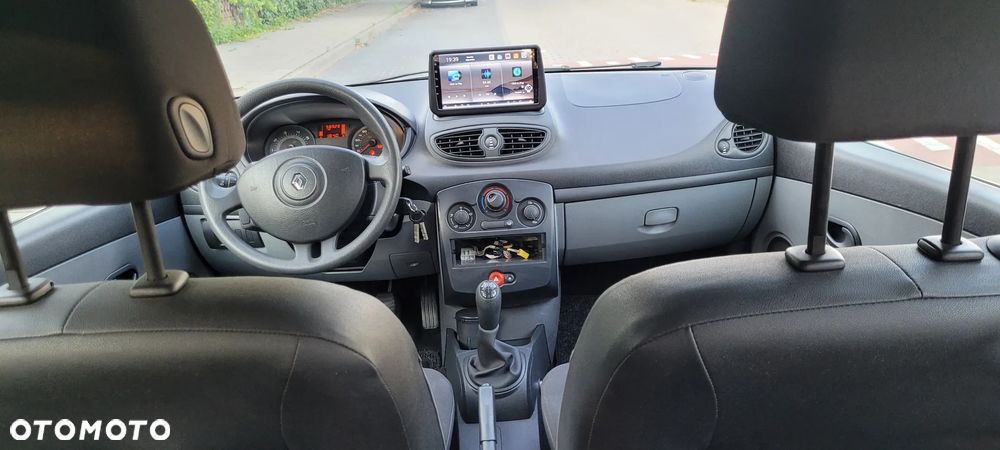 Renault Clio - 17