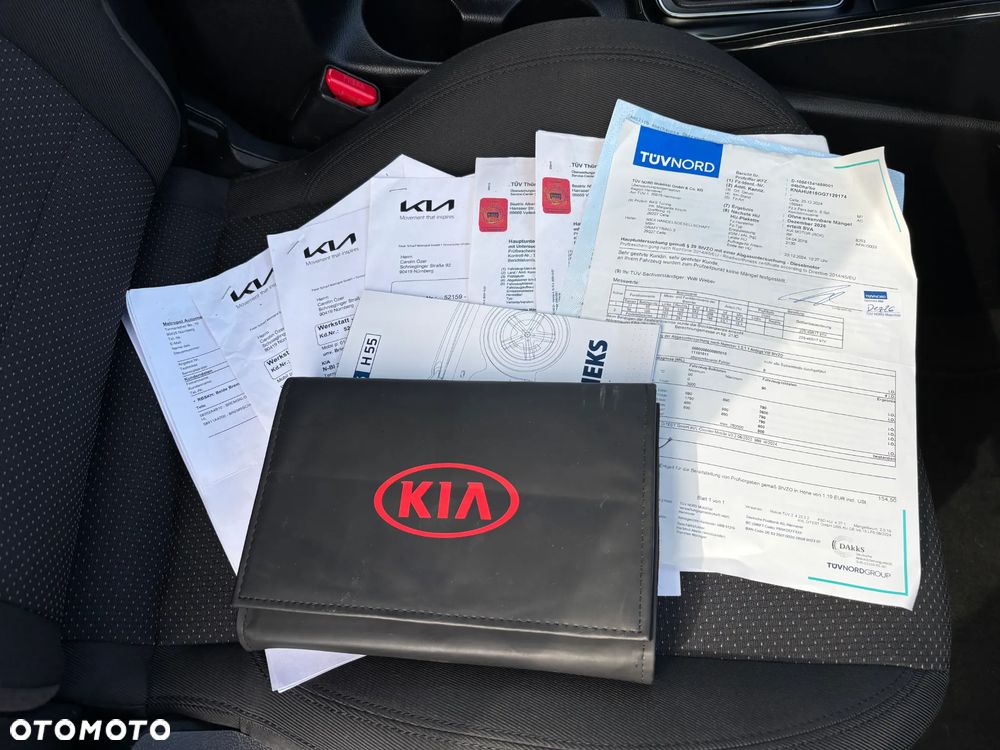 Kia Carens 1.7 CRDi 141 Dream Team Edition - 32