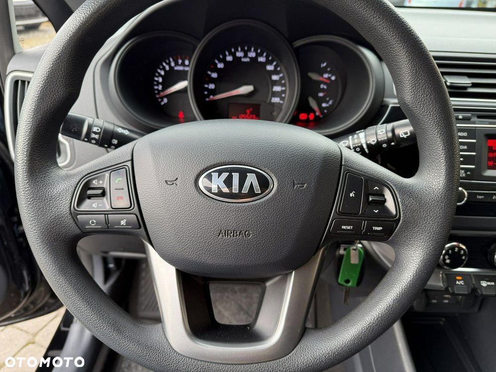 Kia Rio - 12