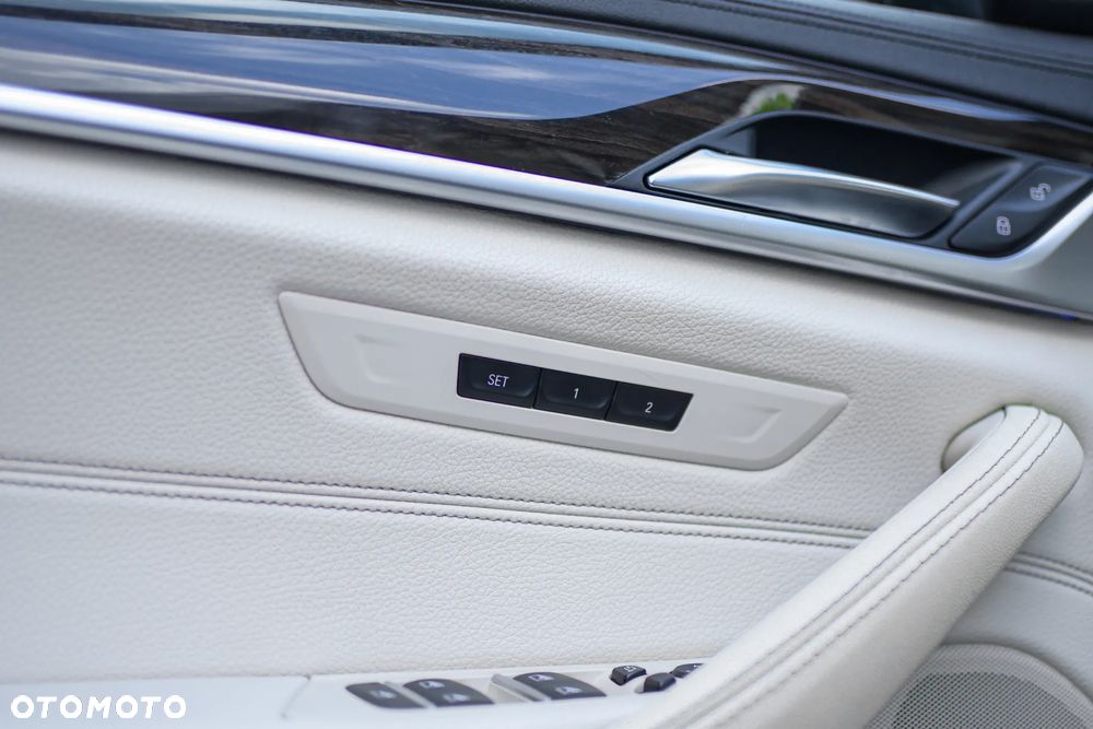 BMW Seria 5 520d xDrive Luxury Line - 24