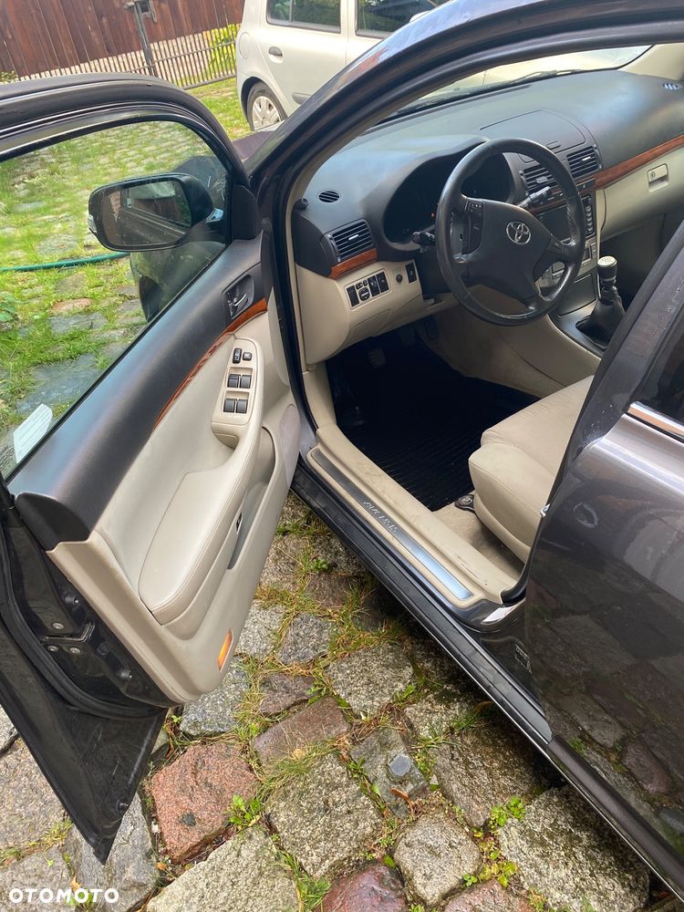 Toyota Avensis 2.0 D-4D Luna - 11