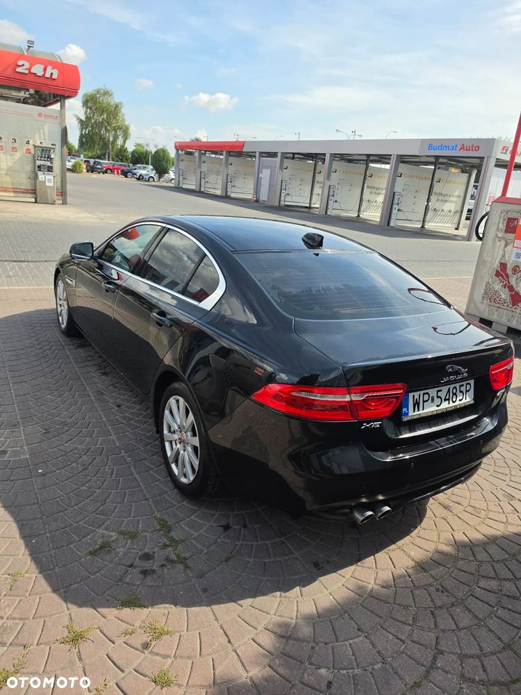 Jaguar XE 2.0 D Prestige - 16