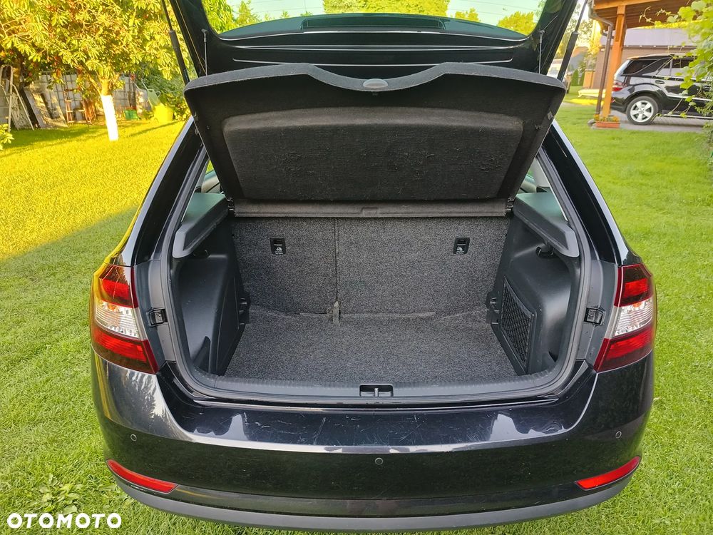 Skoda RAPID 1.6 TDI DSG Elegance - 29