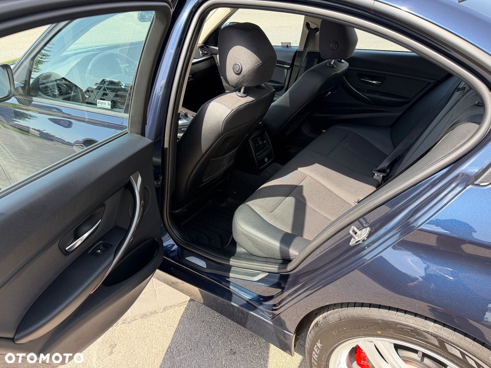 BMW Seria 3 320d xDrive Luxury Line - 14