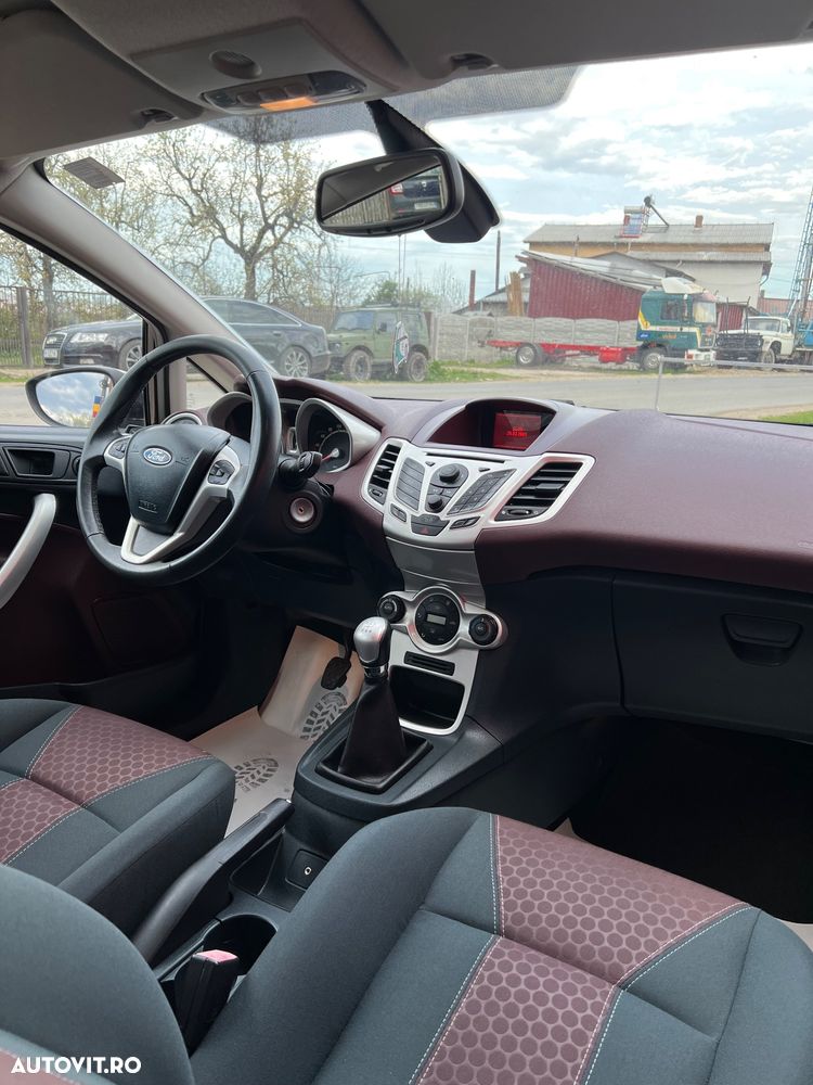 Ford Fiesta 1.6 TDCI DPF Titanium - 11