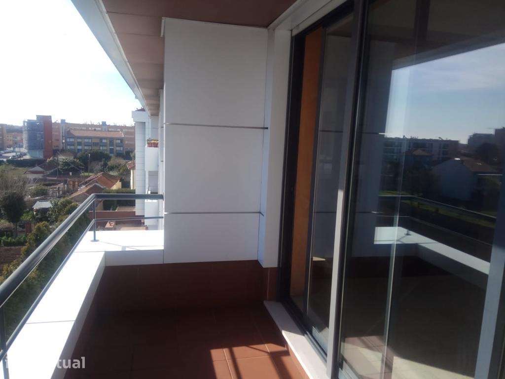 T4 Duplex Sala 50m2 5 varandas - Grande imagem: 5/34