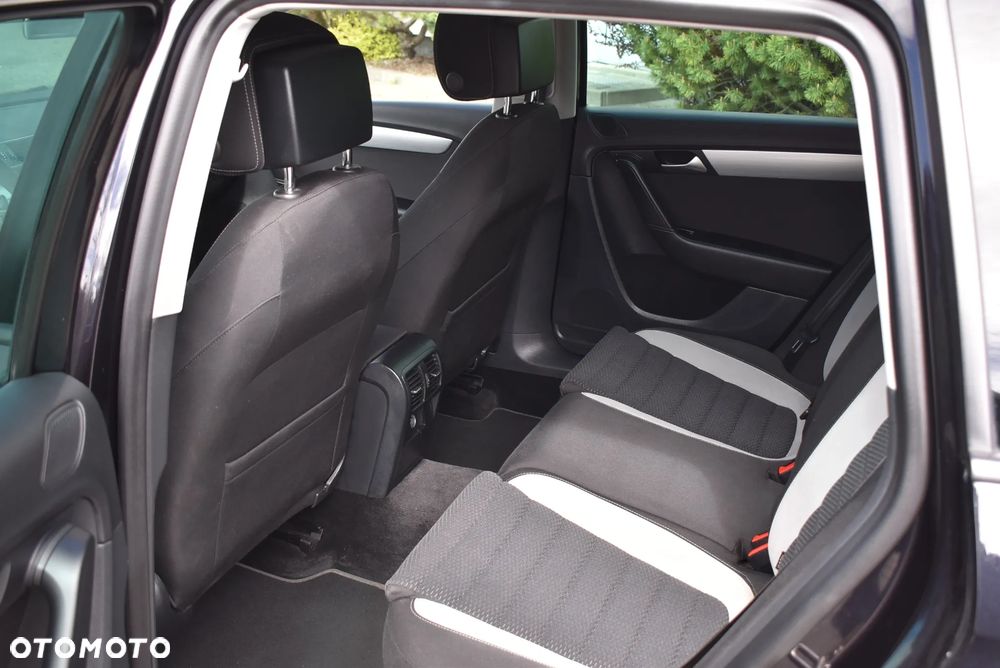 Volkswagen Passat 2.0 TDI DPF R-Line Edition - 30