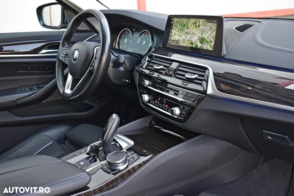 BMW Seria 5 540i Aut. Luxury Line - 13