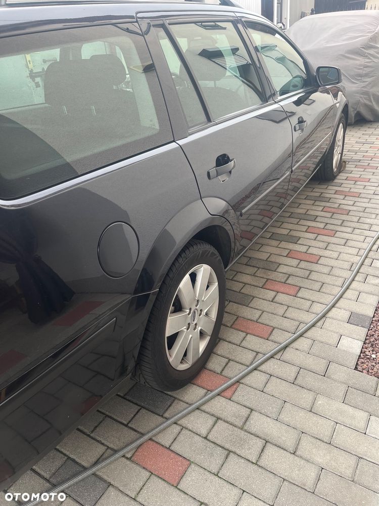 Ford Mondeo 2.0 TDCI DPF Ambiente - 12