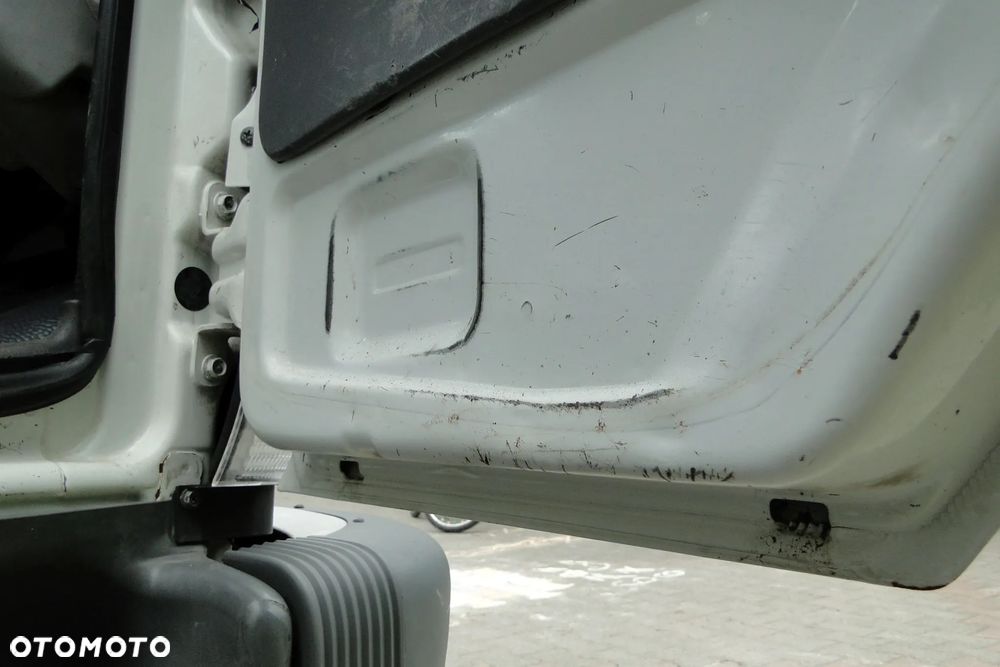 Nissan Cabstar - 11