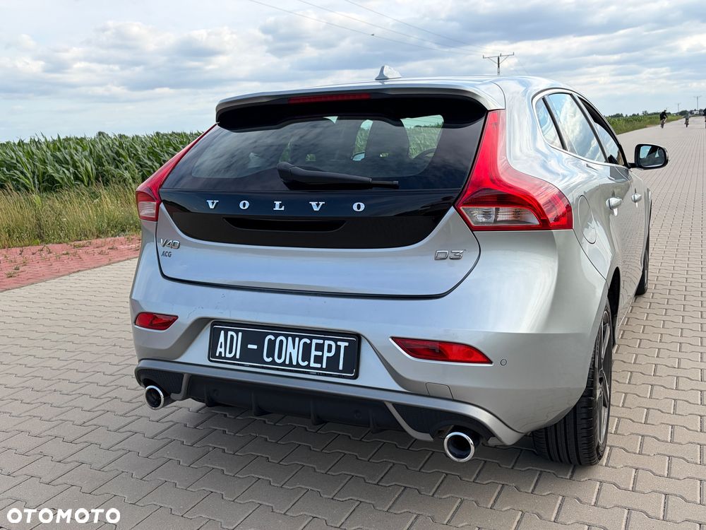 Volvo V40 D3 R Design - 4