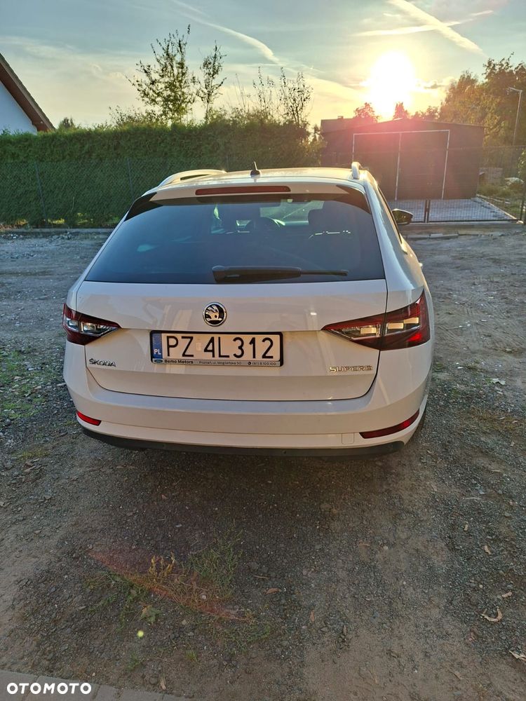 Skoda Superb 2.0 TDI Style DSG - 4