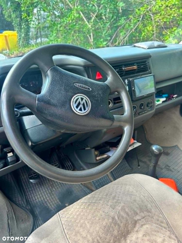 Volkswagen Caravelle - 8