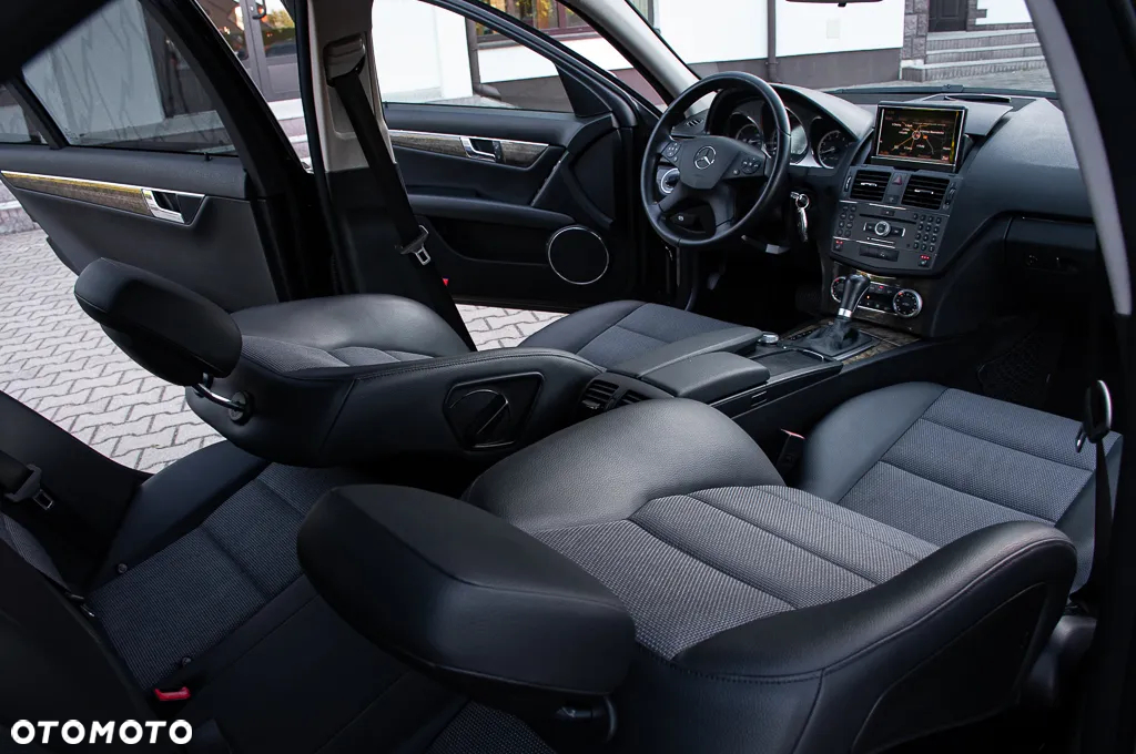 Mercedes-Benz Klasa C 200 T (BlueEFFICIENCY) 7G-TRONIC Avantgarde - 22