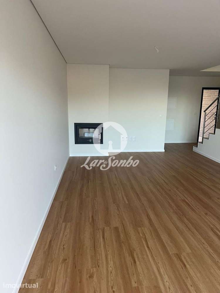 Moradia T4 Nova em Condomínio perto da Praia - Grande imagem: 2/34